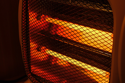 Un calentador portátil puede ser una forma útil para mantener los espacios cálidos, pero también puede ser un peligro de incendio. En los últimos años, varios incendios fatales en Texas fueron provocados por calentadores portátiles defectuosos. Estos son algunos consejos para mantener a salvo a su familia.